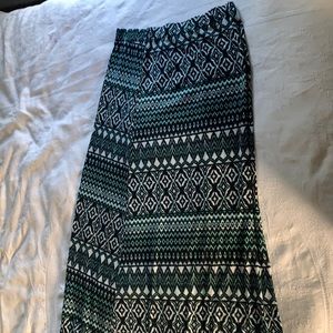 Selling a maxi skirt size L